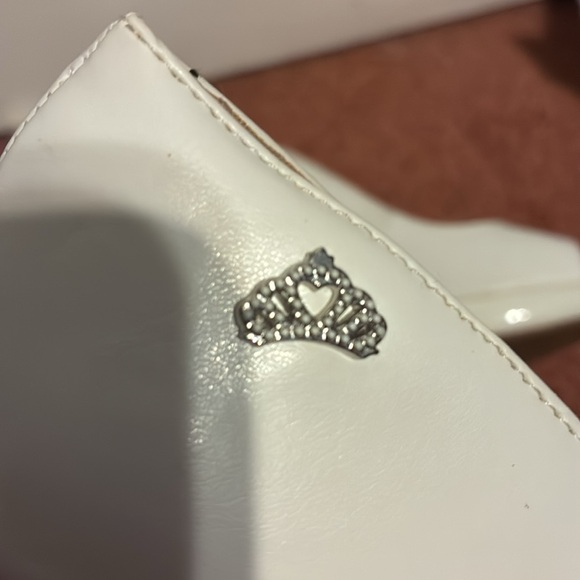 Fergie White Peep Toe Heels - Picture 9 of 9